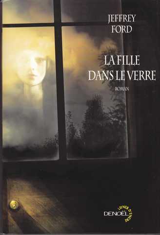La fille dans le verre